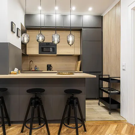 80 Sqm, 3 Bedrooms, 2 Bathrooms, New アパート *