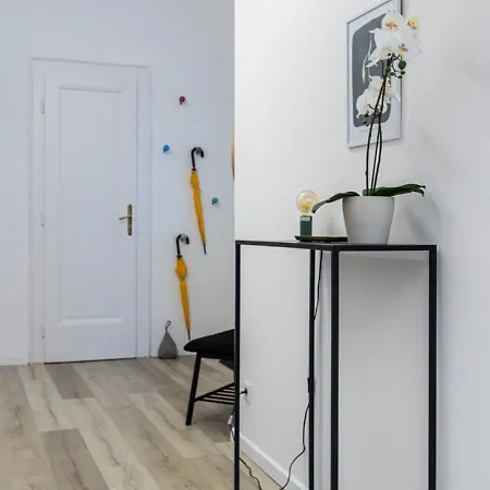 80 Sqm, 3 Bedrooms, 2 Bathrooms, New ブダペスト