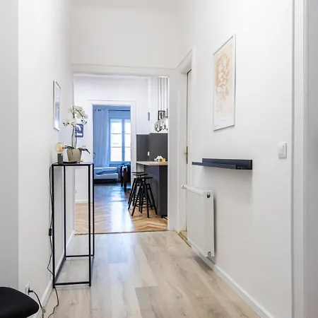 80 Sqm, 3 Bedrooms, 2 Bathrooms, New Apartamento Budapest
